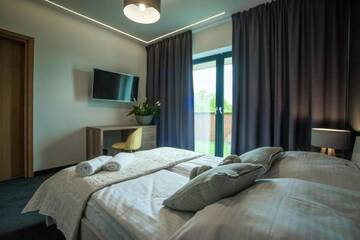 Фото номера Двухместный номер с 1 кроватью и балконом Апарт-отели Natural Hotel - Ekologiczny Hotel z Plażą Na Wyspie г. Оструда 5